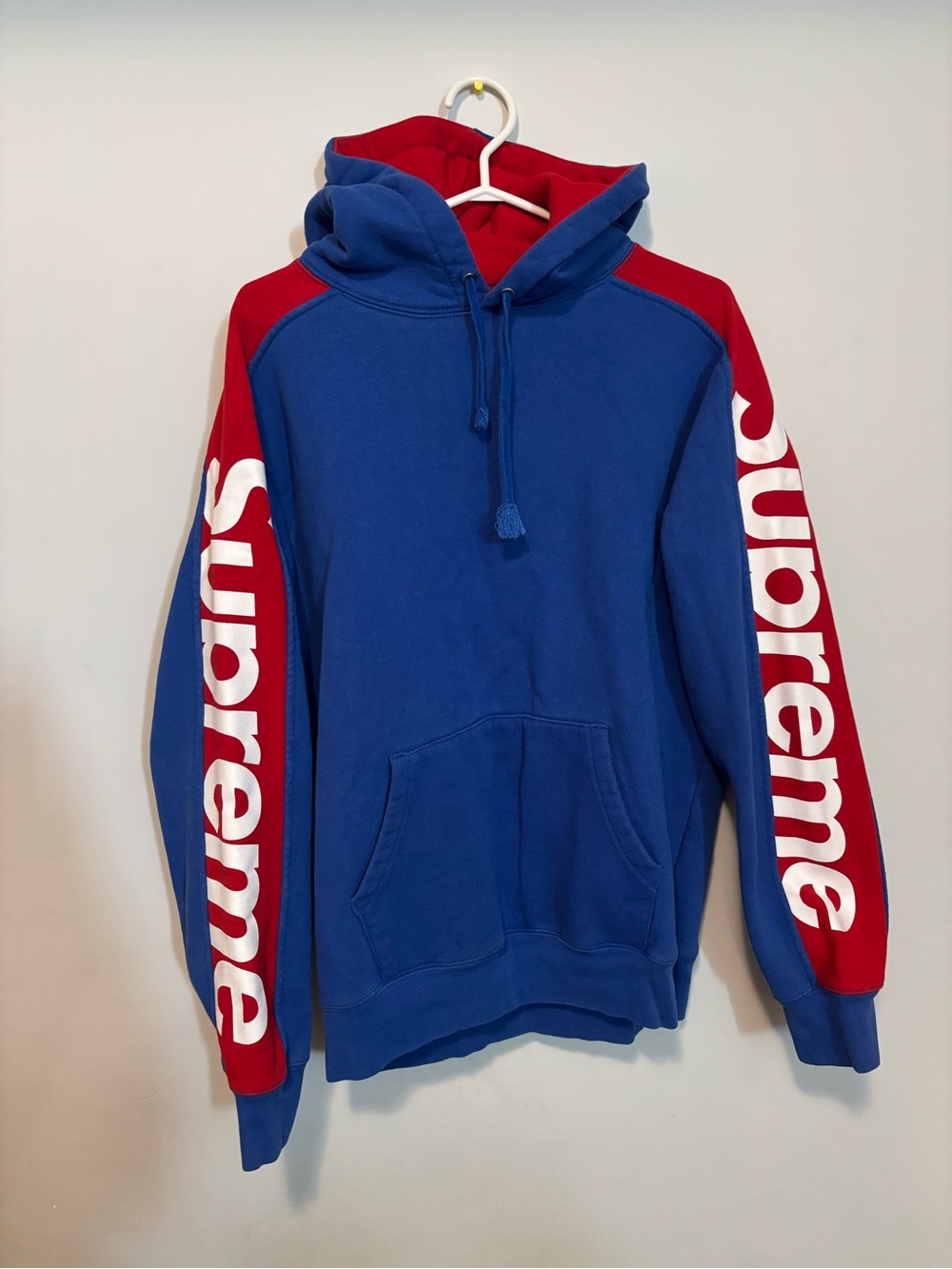Supreme SS18 Sideline Hoodie Royal Blue Red Mens SIZE L Preowned 100%
AUTHENTIC